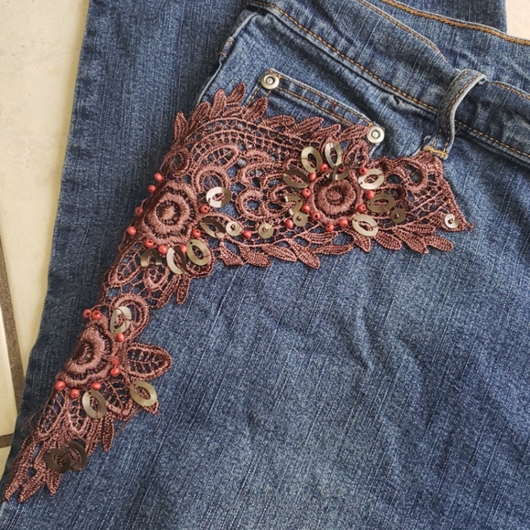 Mishca Capri Jeans - Picture 2 of 5